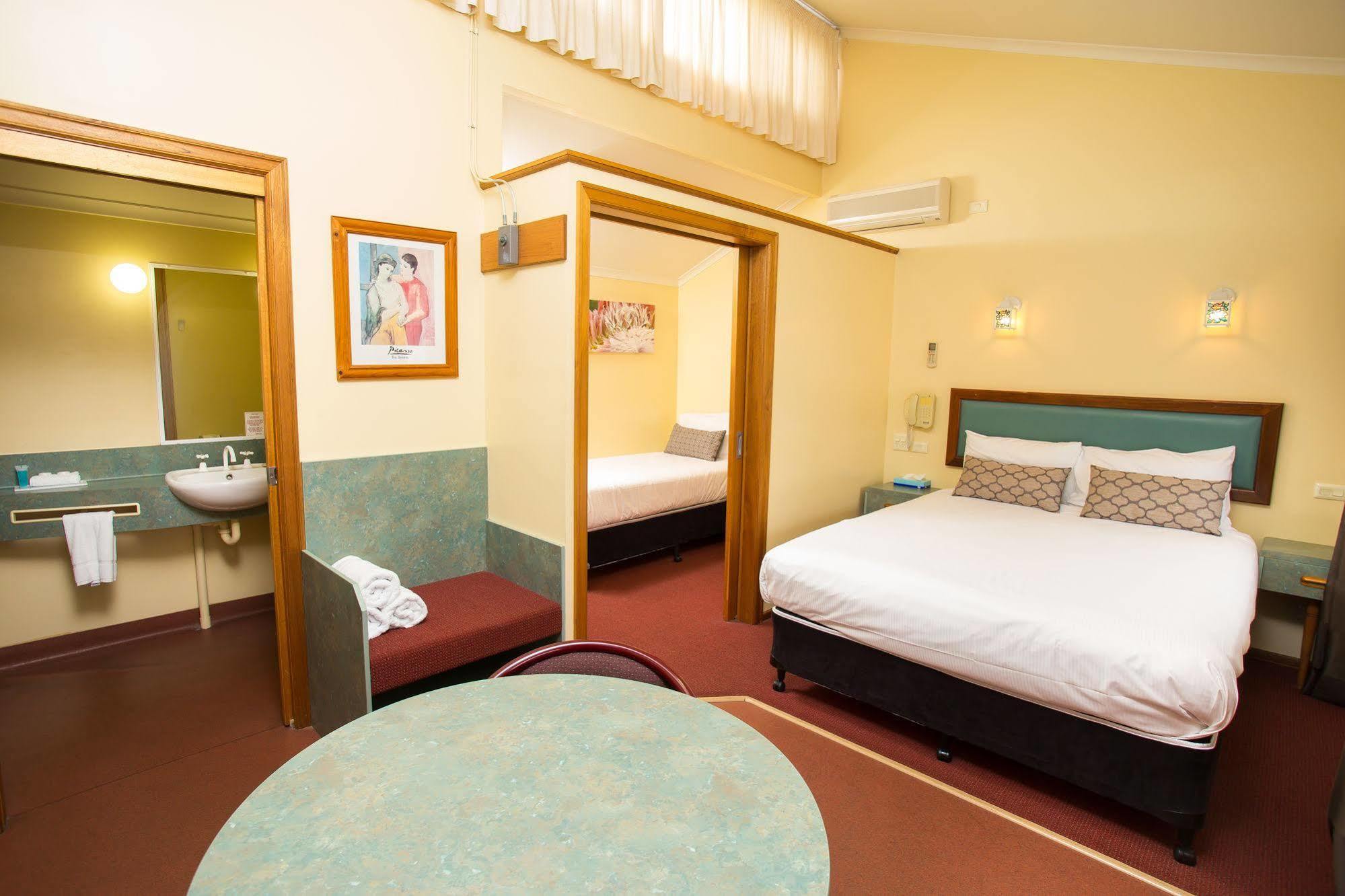 Downs Motel Toowoomba Esterno foto